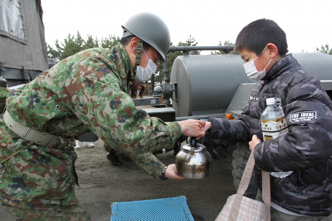 陸上自衛隊の災害援助の様子
