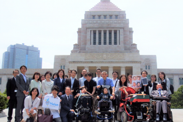 歴史的瞬間…！「医療的ケア児支援法」が全会一致で可決！医療的ケア児の支援が自治体の責務へ