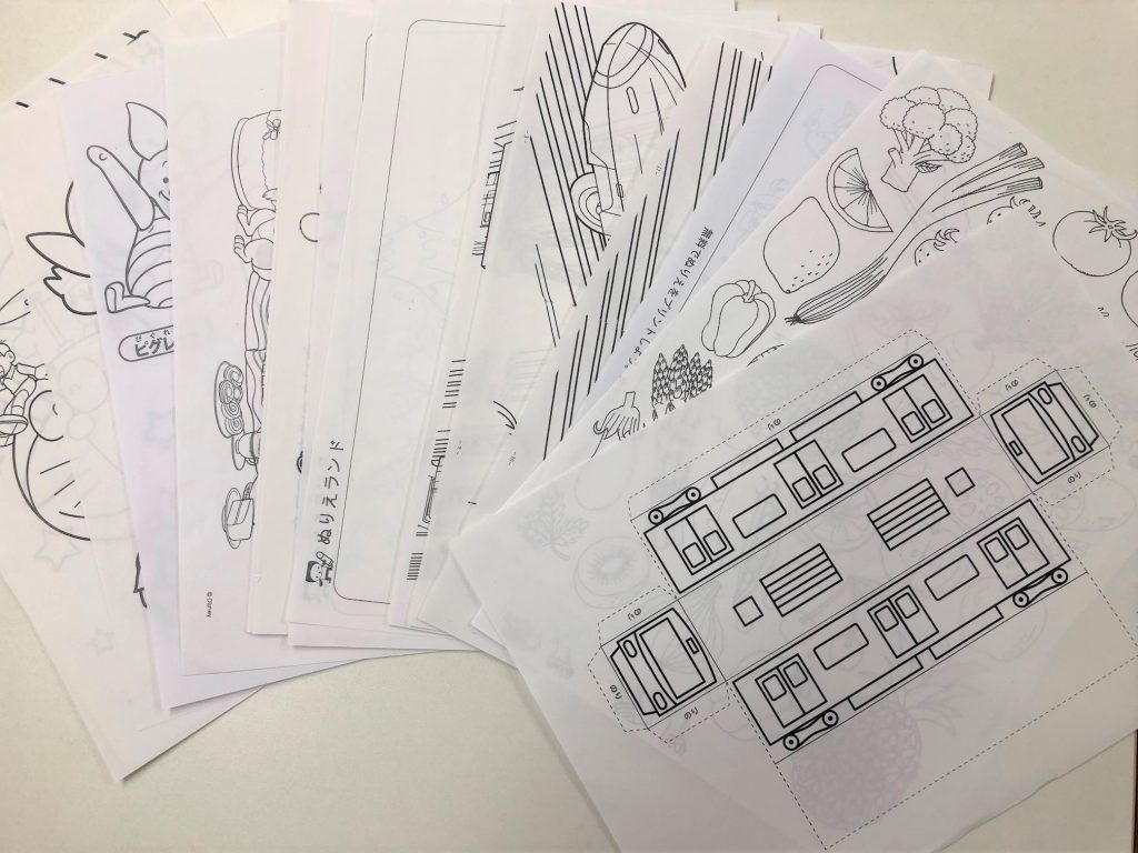 病児保育スタッフのカバンの中にはいろいろなお子さんが興味を持てるような塗り絵などが入っています！