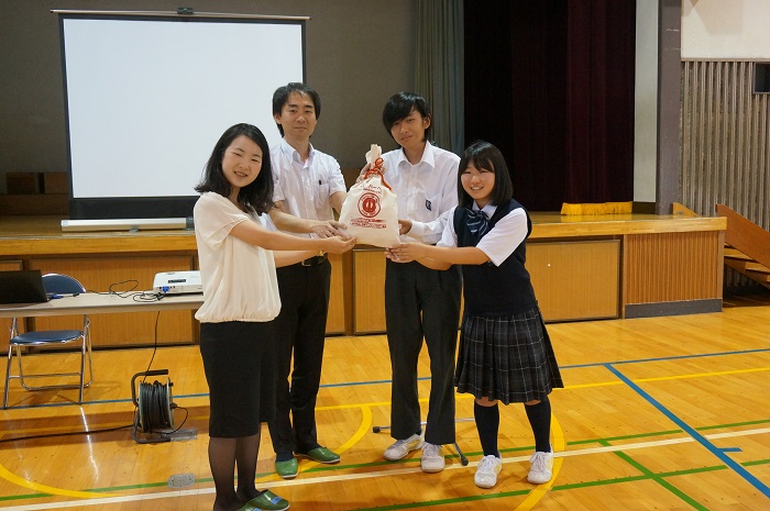 杉並区立和泉中学校の生徒の皆さんより、障害児保育園ヘレンにご寄付をいただきました！