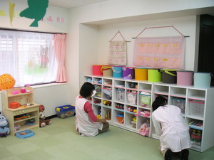 yamato_2staffs_shelf.JPG